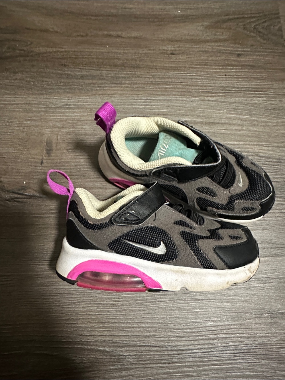 Nike Kids Air Bubble Sneaker size 8
